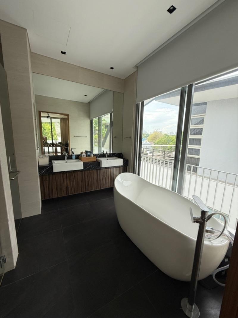 Shamrock Park Semi-Detached House For Rent, $23,000, 6 Bed 6 Bath 6,080 sqft $5.73 psf