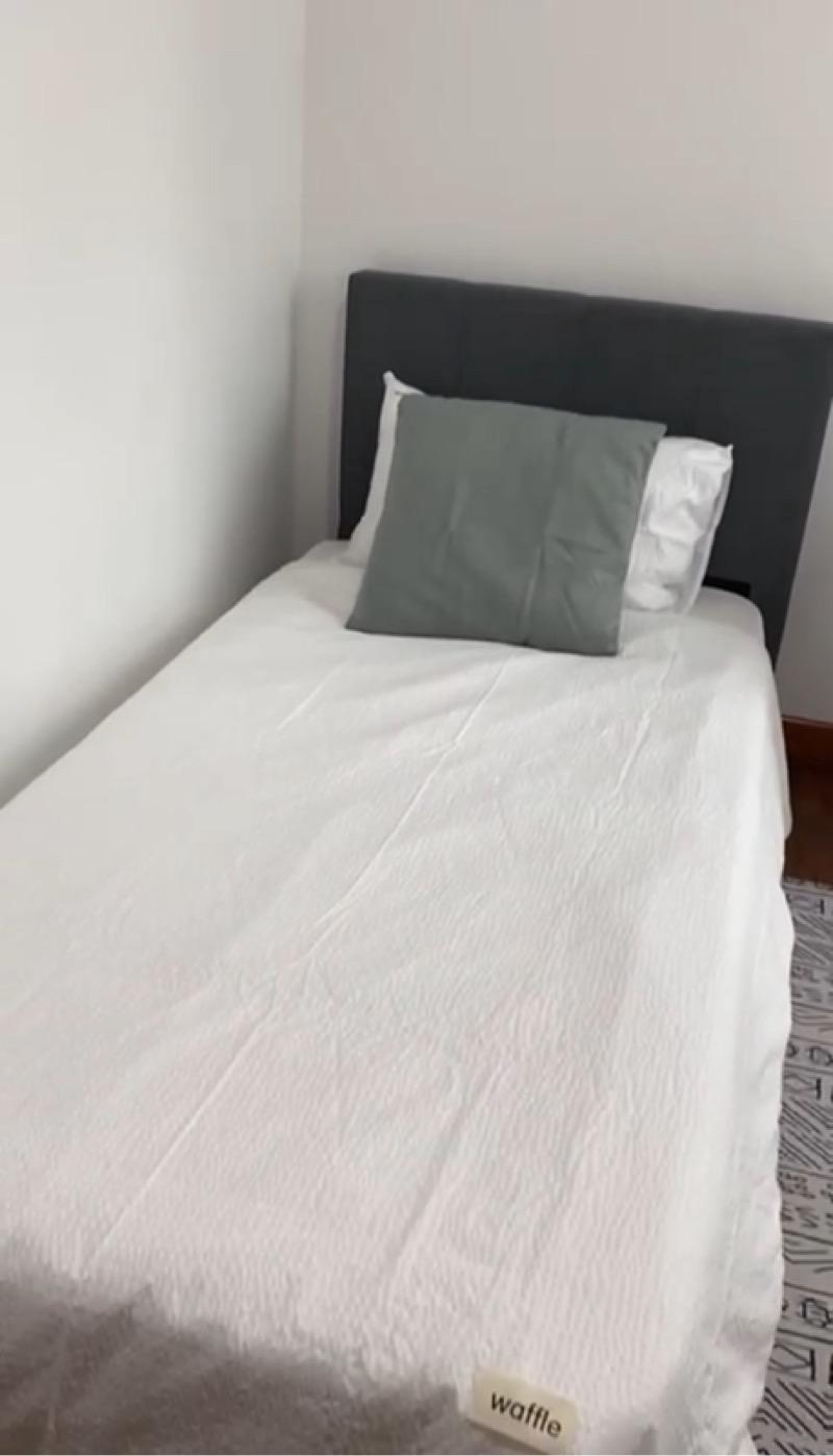 Emerald Garden Condominium Room Rental, $1,450, 1 Bed 1 Bath 160 sqft $9.06 psf