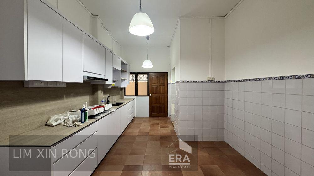 Terraced House for Rent at Frankel Terrace