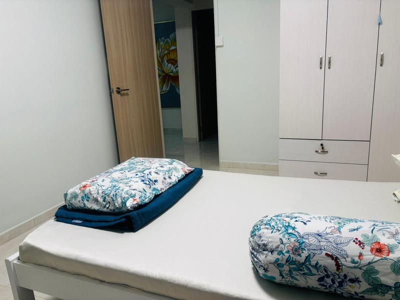 704 West Coast Road HDB Apartment Room Rental, $750, 1 Bed 1 Bath 161 sqft $4.66 psf