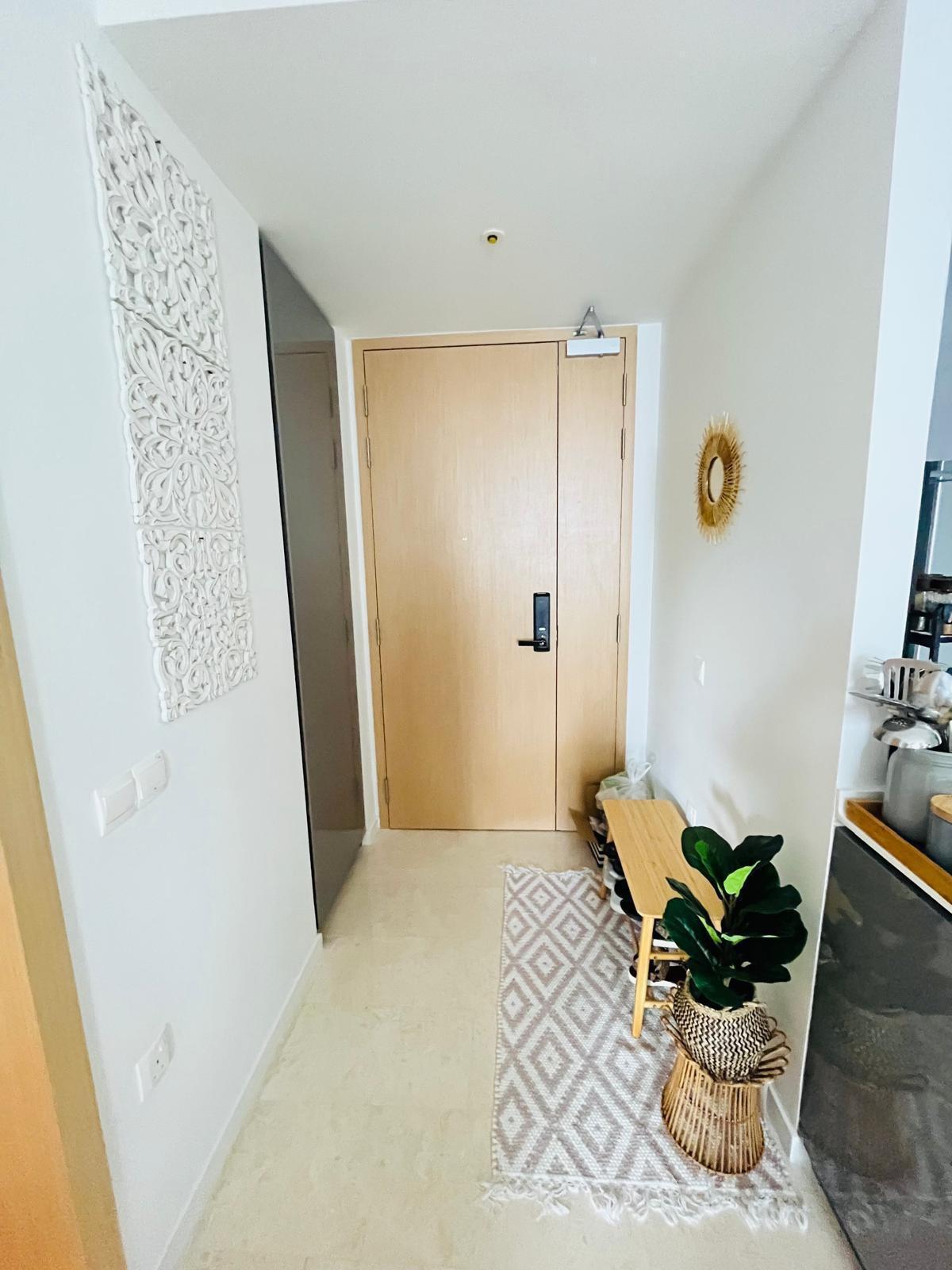 The Tre Ver Condominium For Rent, $4,200, 2 Bed 1 Bath 635 sqft $6.61 psf