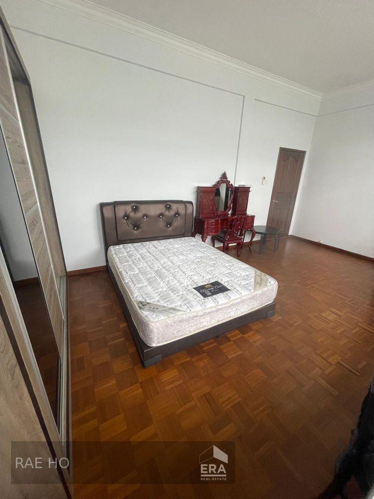 Prop-GPT: Detached: D10 Holland Garlick Park