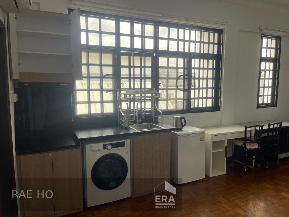 Studio With Attached Bath, Within Walking Distance to Mrt