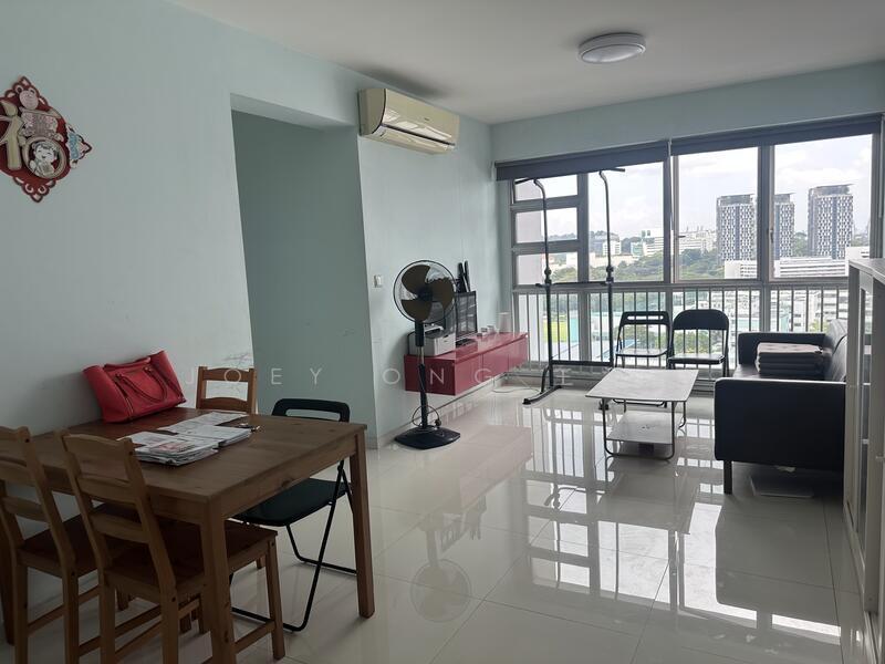 Prop-GPT: HDB Flat: D05 Clementi 421 Clementi Avenue 1