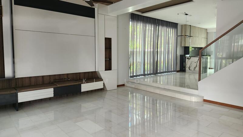Prop-GPT: Corner Terrace: D20 Thomson Thomson Ridge
