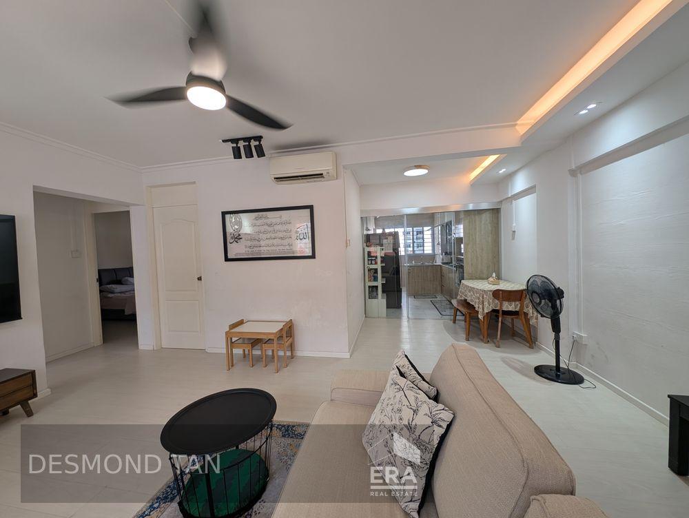 Prop-GPT: HDB - 2 room: D23 Bukit Batok 413 Bukit Batok West Avenue 4