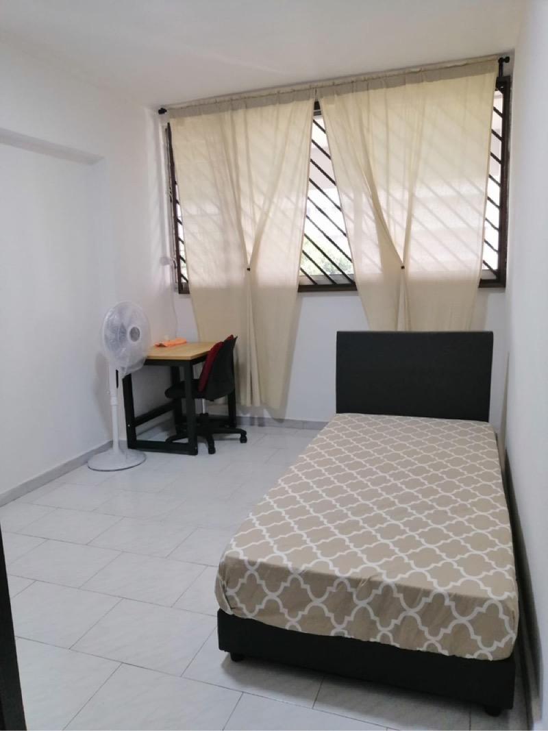 855 Yishun Ring Road HDB Apartment Room Rental, $900, 1 Bed 2 Bath 1,108 sqft $0.81 psf