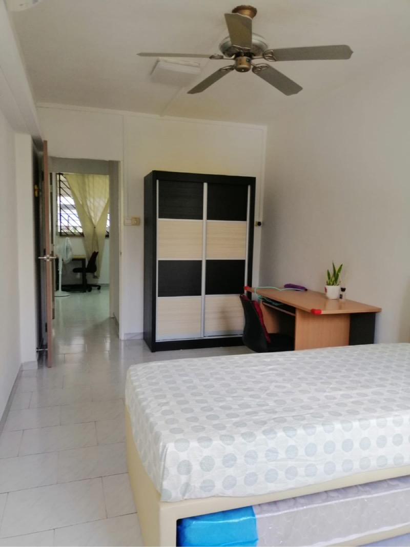 855 Yishun Ring Road HDB Apartment Room Rental, $900, 1 Bed 2 Bath 1,108 sqft $0.81 psf