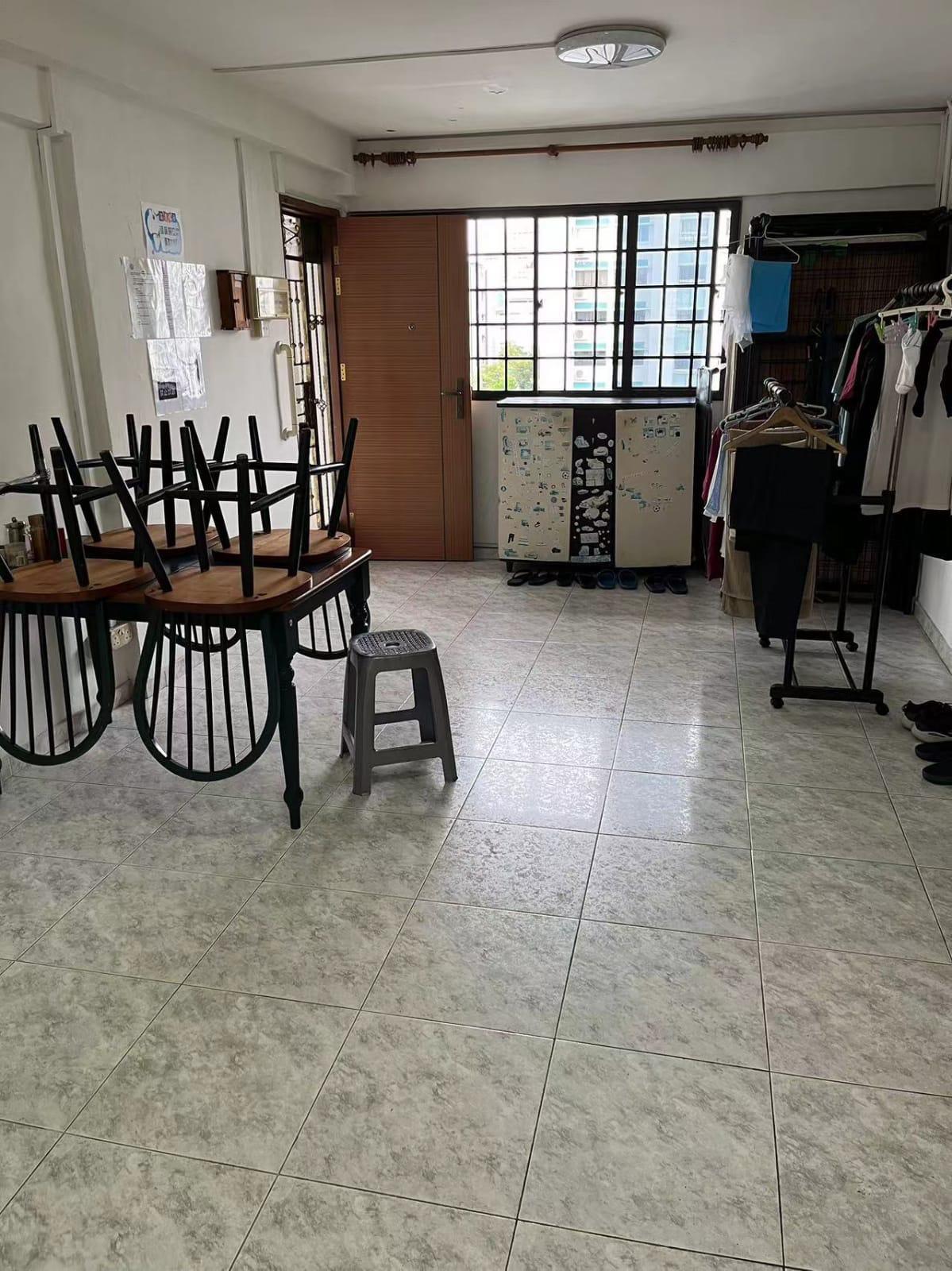 Prop-GPT: HDB Apartment: D22 Jurong 233 Jurong East Street 21