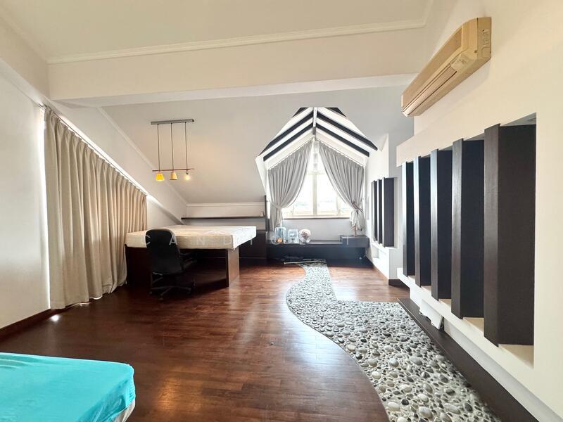5 bedrooms ensuite, 1km to Temasek Primary School