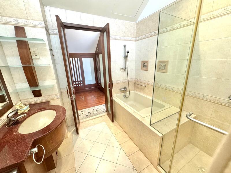 5 bedrooms ensuite, 1km to Temasek Primary School