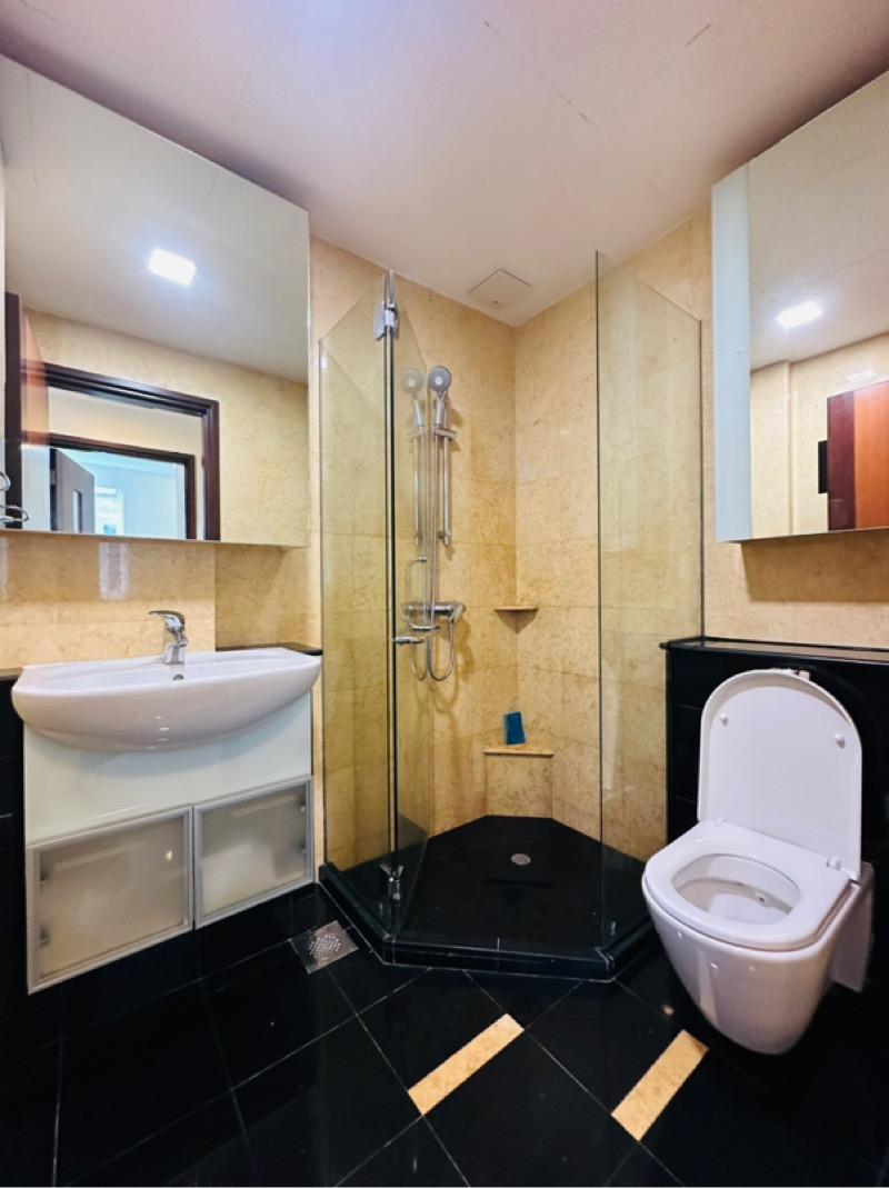 Robertson 100 Apartment For Rent, $5,200, 2 Bed 2 Bath 883 sqft $5.89 psf