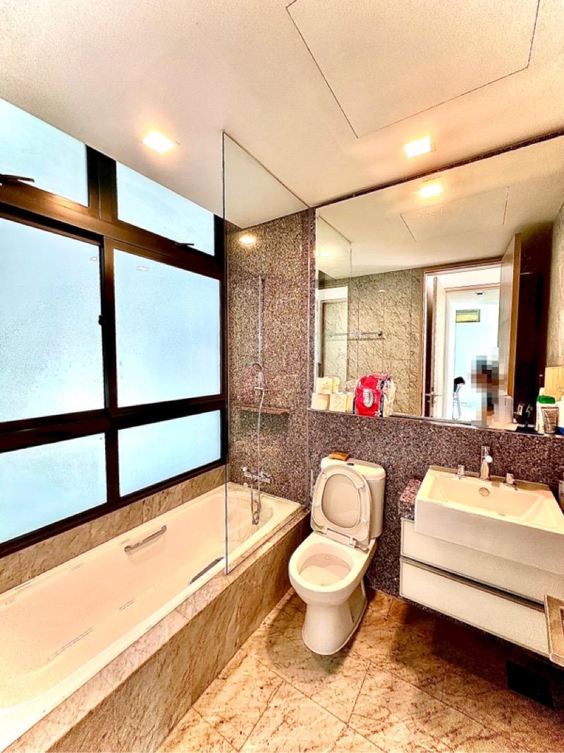 Rivergate Apartment For Rent, $8,200, 2 Bed 2 Bath 1,055 sqft $7.77 psf