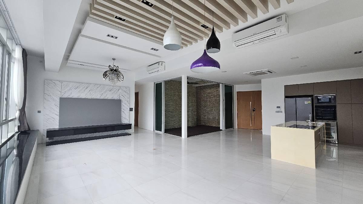 Prop-GPT: Condominium: D09 Cairnhill The Vermont On Cairnhill