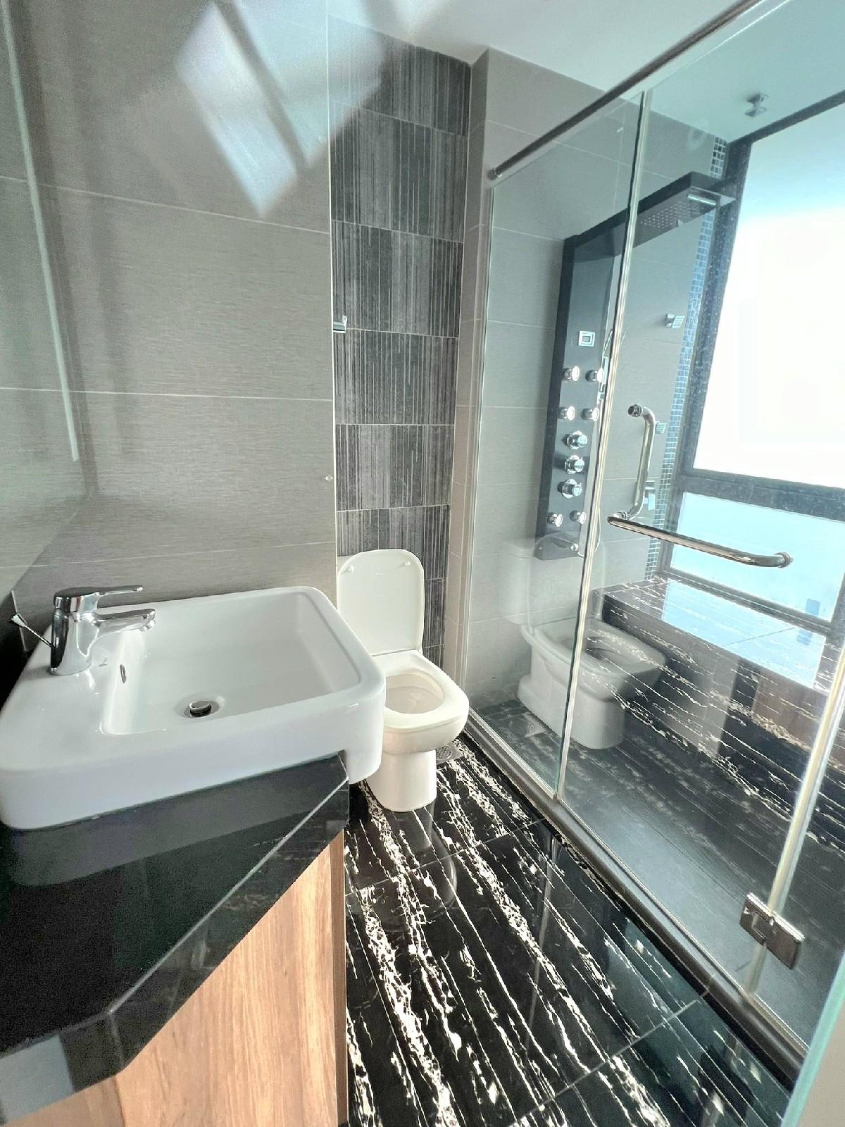Illuminaire on Devonshire Apartment For Rent, $5,000, 2 Bed 1 Bath 721 sqft $6.93 psf