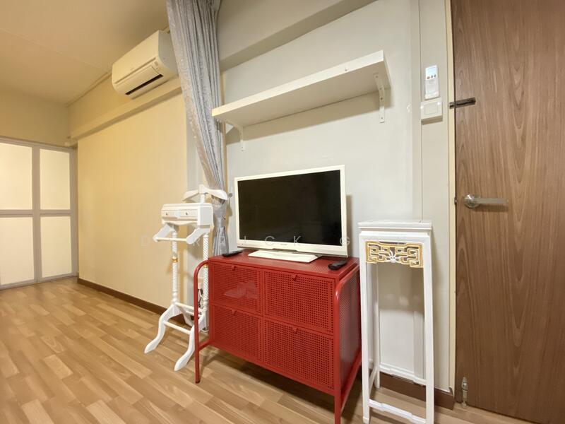 303 Jurong East Street 32