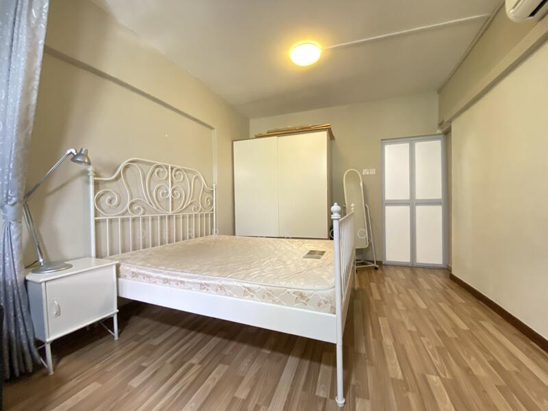 303 Jurong East Street 32