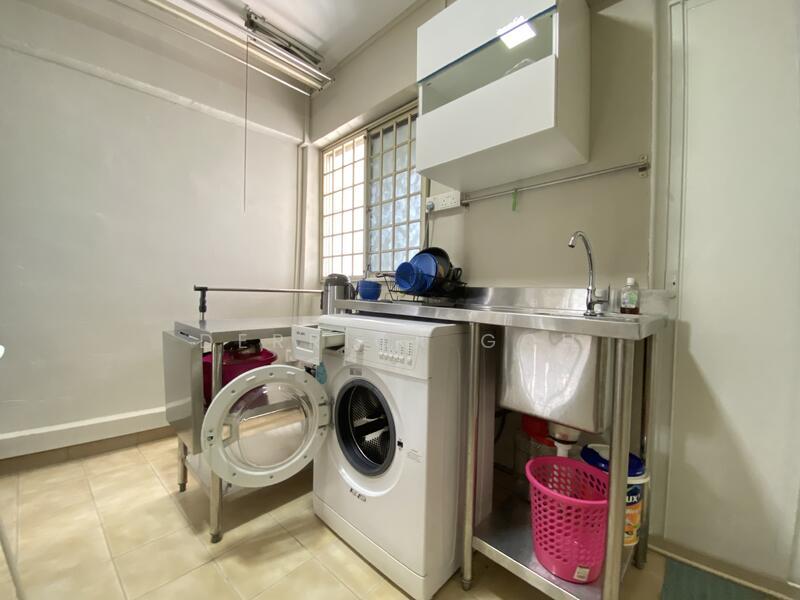 303 Jurong East Street 32
