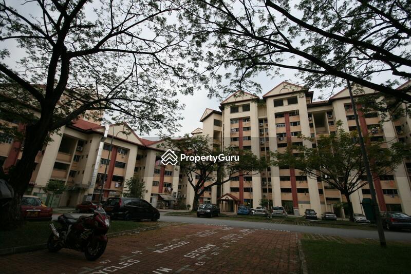 303 Jurong East Street 32