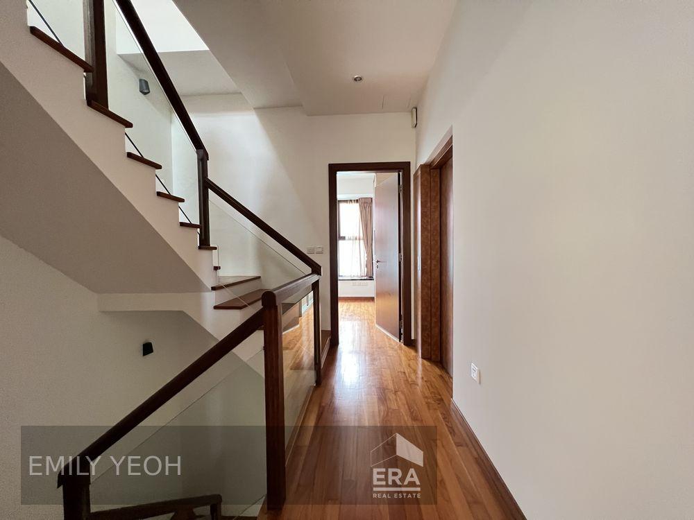 5 Bedroom Cluster Landed for Immediate Move in