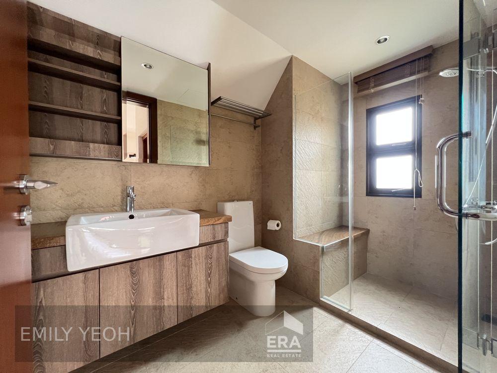 5 Bedroom Cluster Landed for Immediate Move in