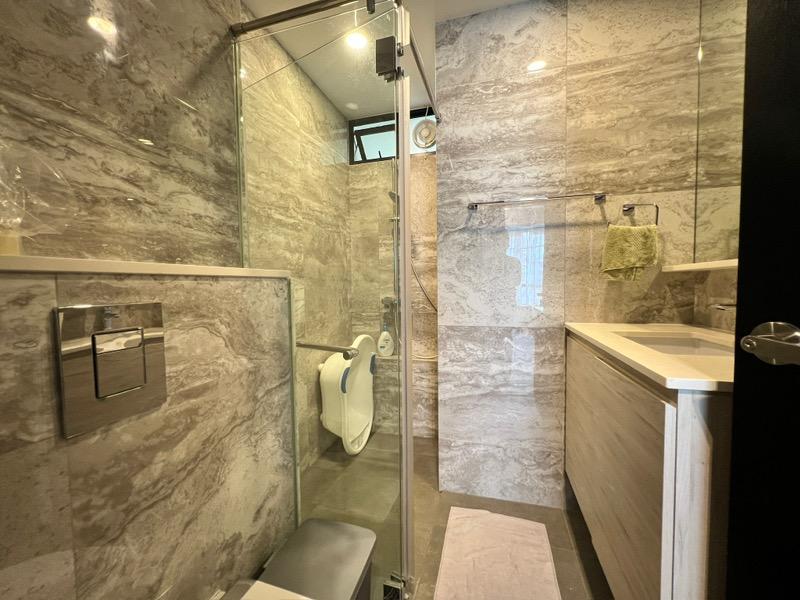 Atrium Residences Condominium Room Rental, $2,000, 1 Bed 3 Bath 1,001 sqft $2.00 psf