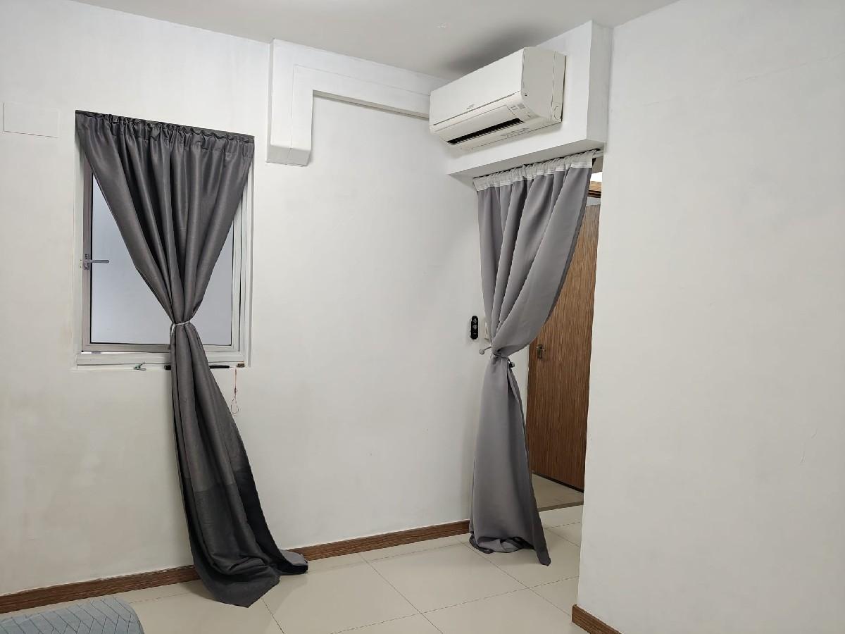 451B Bukit Batok West Avenue 6 HDB Apartment Room Rental, $1,500, 1 Bed 1 Bath 150 sqft $10.00 psf