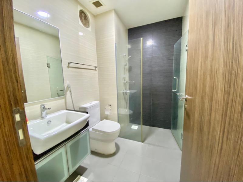 Le Regal Apartment For Rent, $2,600, 1 Bed 1 Bath 366 sqft $7.10 psf