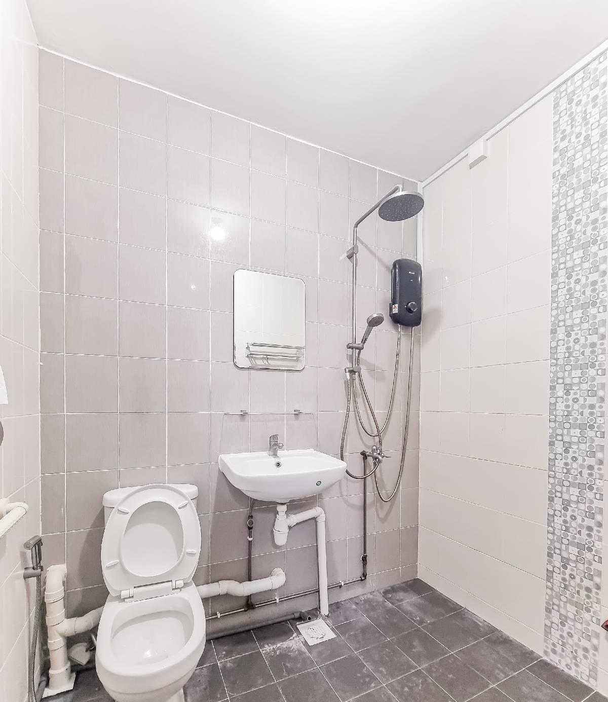 476 Jurong West Street 41 HDB Apartment Room Rental, $750, 1 Bed 1 Bath 215 sqft $3.49 psf