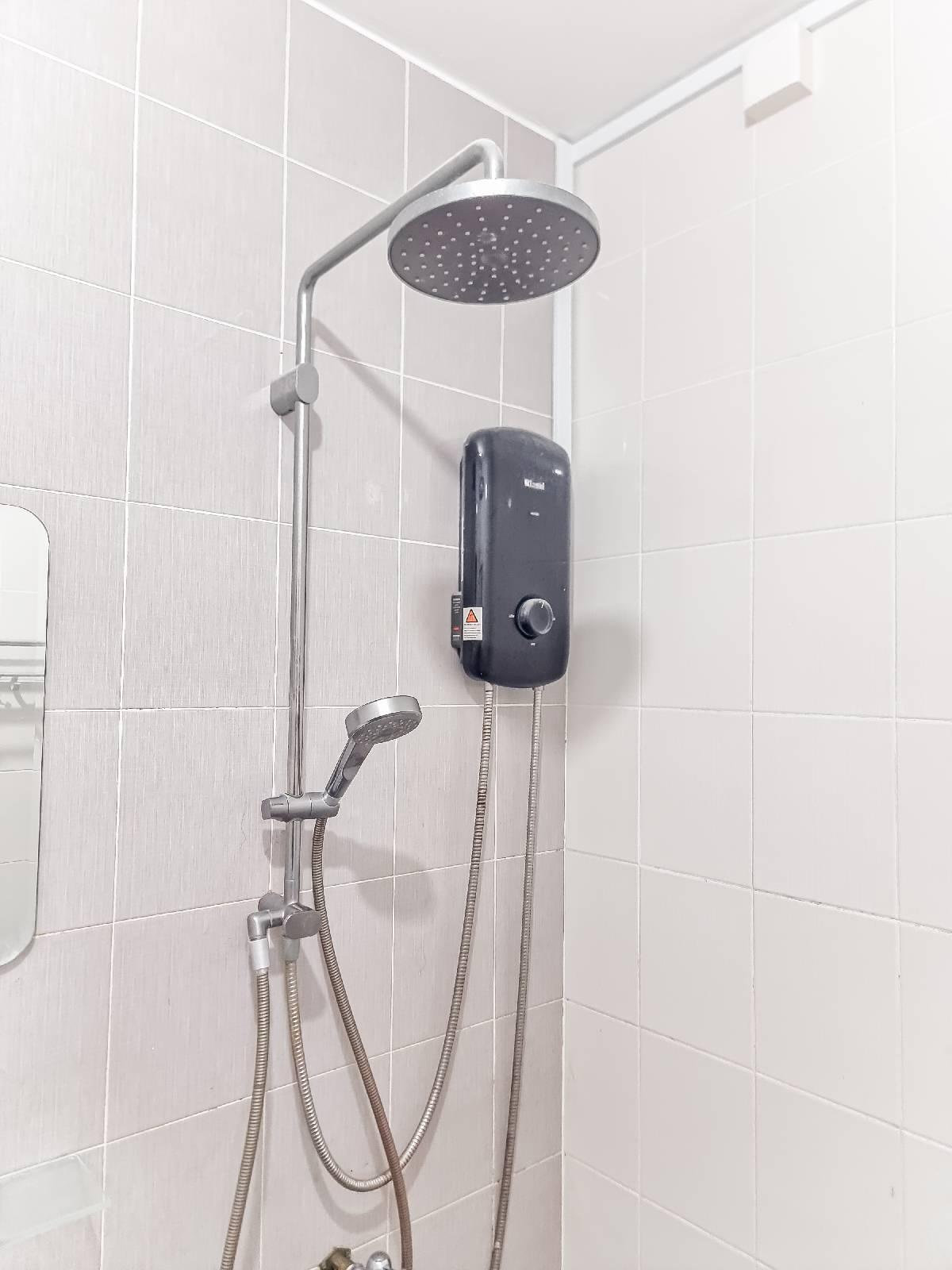 476 Jurong West Street 41 HDB Apartment Room Rental, $750, 1 Bed 1 Bath 215 sqft $3.49 psf