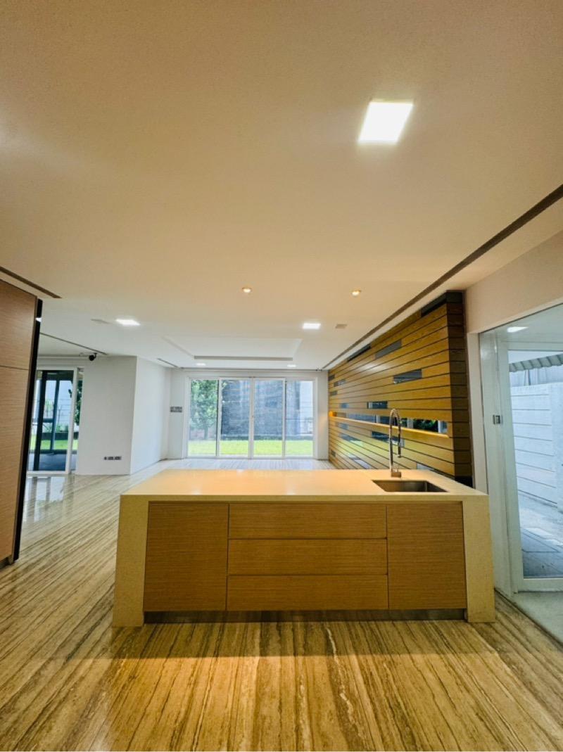 Frankel Estate Detached House For Rent, $35,000, 7 Bed 9 Bath 12,000 sqft $3.82 psf