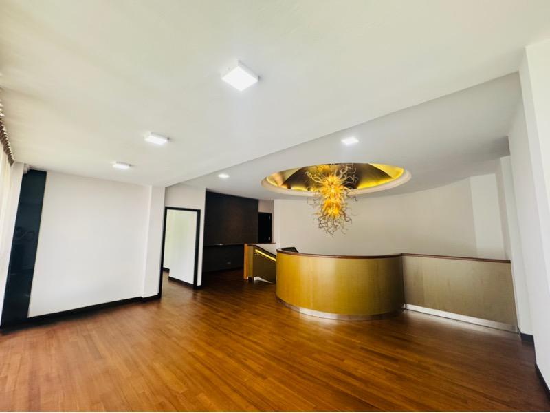 Frankel Estate Detached House For Rent, $35,000, 7 Bed 9 Bath 12,000 sqft $3.82 psf