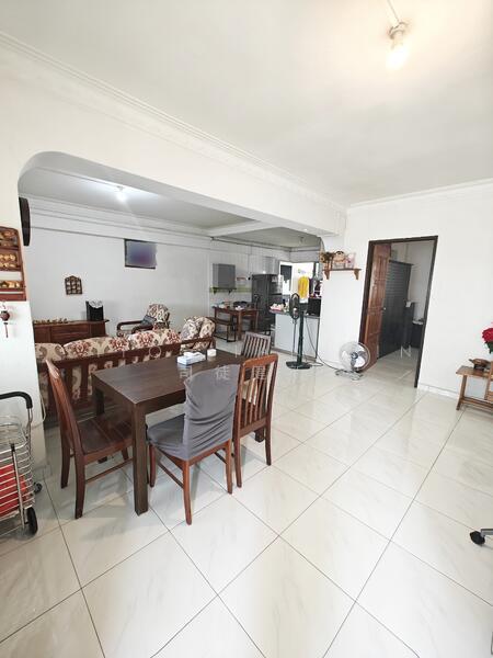 Prop-GPT: HDB Flat: D22 Boon Lay 747 Jurong West Street 73