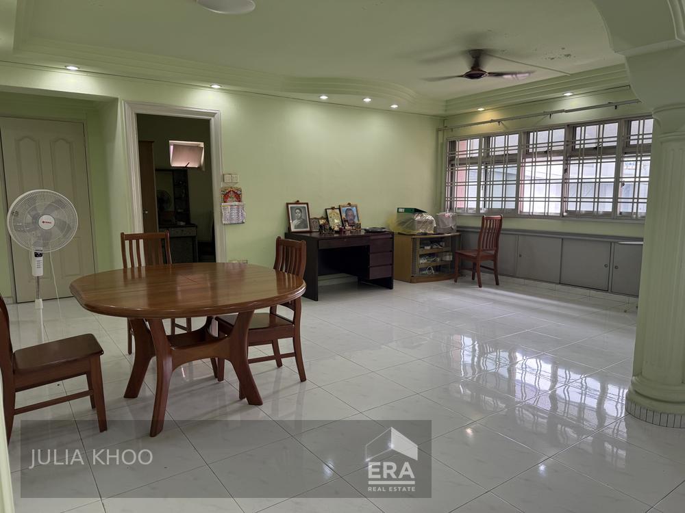 Prop-GPT: HDB - 3 room: D18 Pasir Ris 747 Pasir Ris Street 71