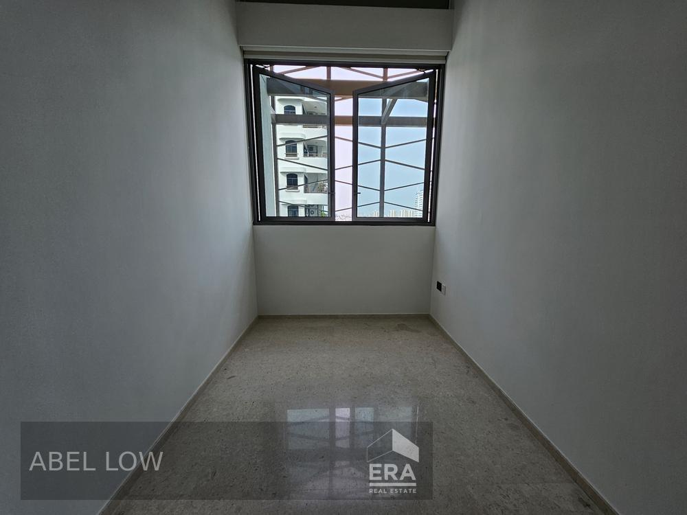 Sea View Rental Next to Mrt, High Ceiling, Surrounded With Amenities