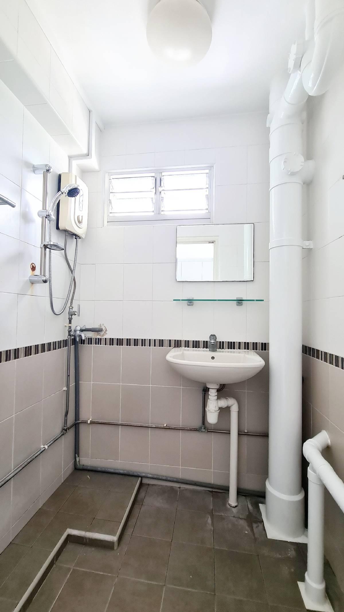75 Marine Drive HDB Apartment For Rent, $3,580, 3 Bed 1 Bath 882 sqft $4.06 psf