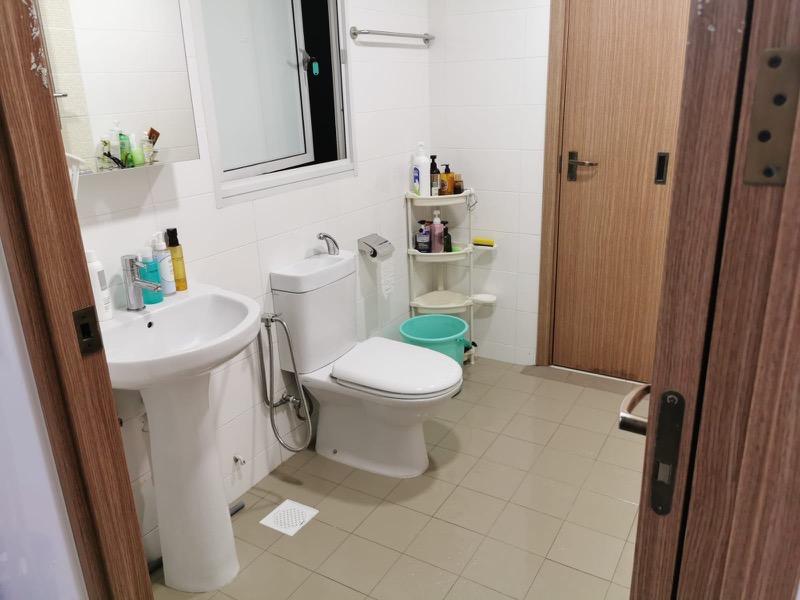 439A Bukit Batok West Avenue 8 HDB Apartment For Rent, $2,699, 2 Bed 1 Bath 5,435 sqft $0.50 psf