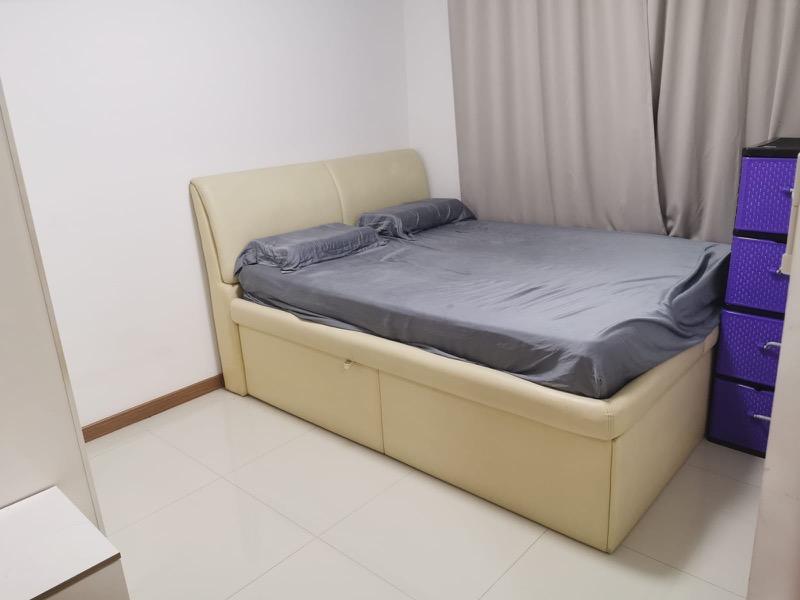 439A Bukit Batok West Avenue 8 HDB Apartment For Rent, $2,699, 2 Bed 1 Bath 5,435 sqft $0.50 psf