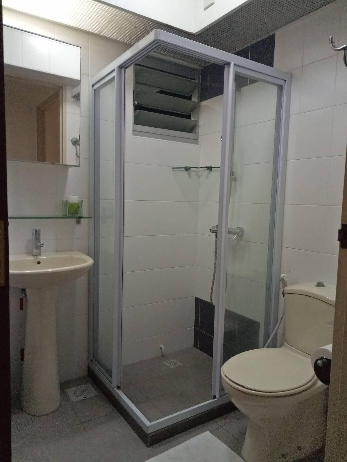 18A Holland Drive HDB Apartment For Rent, $3,750, 2 Bed 2 Bath 721 sqft $5.20 psf