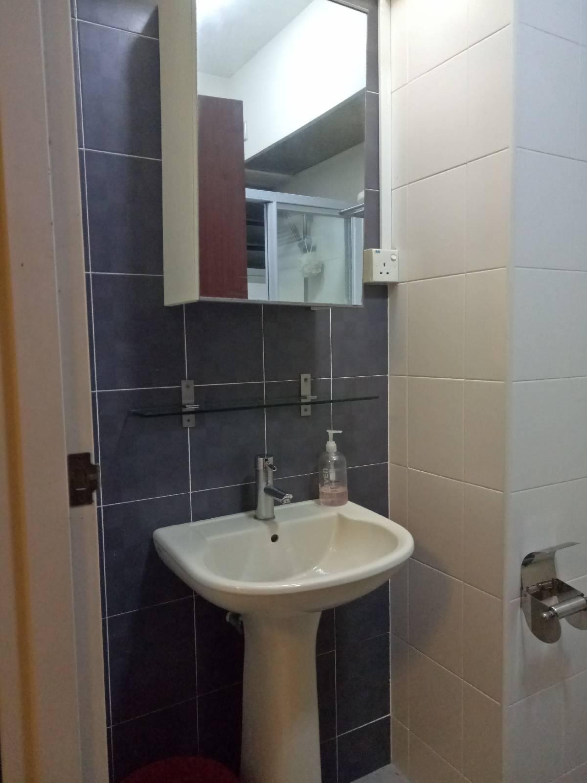 18A Holland Drive HDB Apartment For Rent, $3,750, 2 Bed 2 Bath 721 sqft $5.20 psf