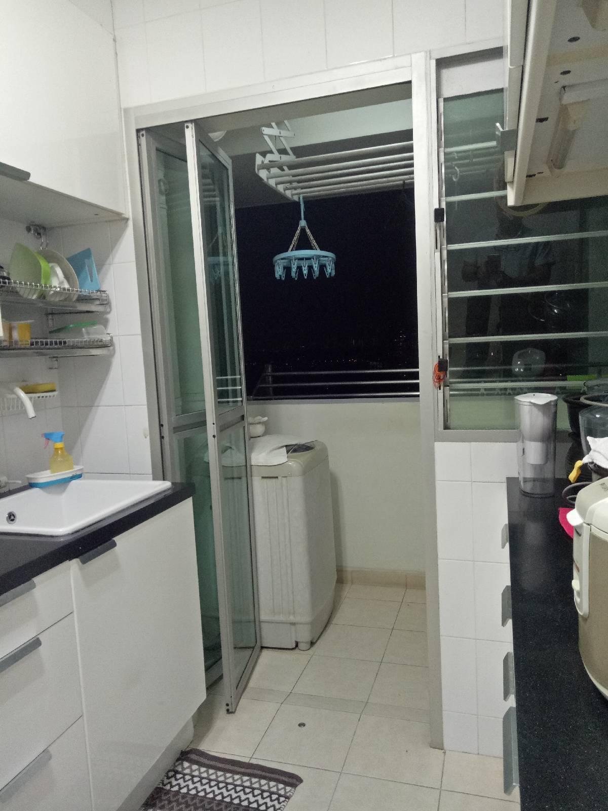 18A Holland Drive HDB Apartment For Rent, $3,750, 2 Bed 2 Bath 721 sqft $5.20 psf