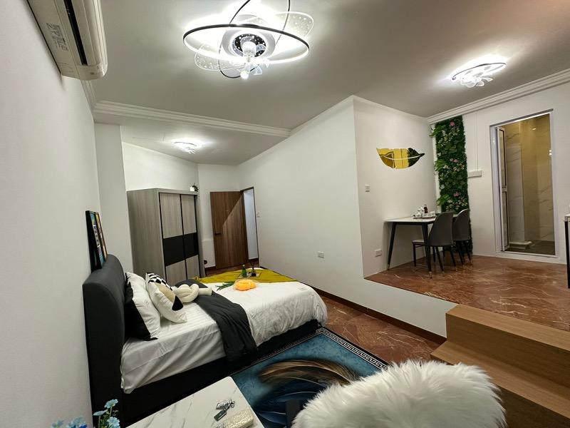 Kew Residencia Town House Room Rental, $2,368, 1 Bed 1 Bath 620 sqft $3.95 psf