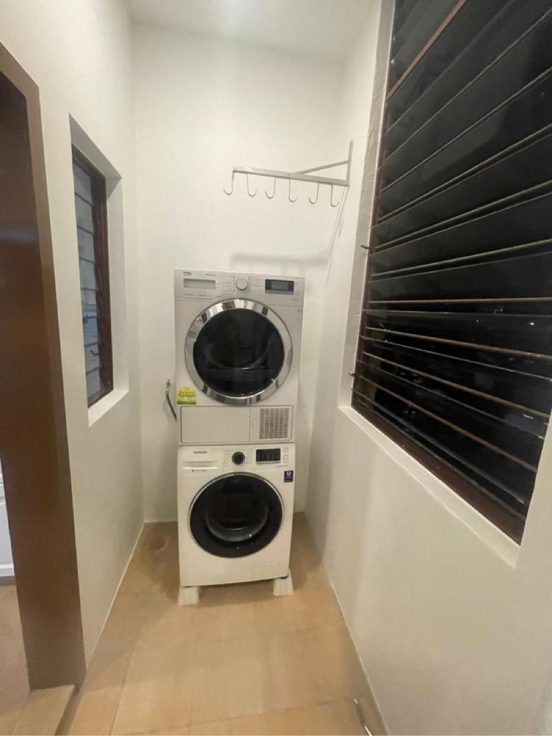 Kew Residencia Town House Room Rental, $2,368, 1 Bed 1 Bath 620 sqft $3.95 psf