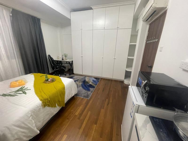 Kew Residencia Town House Room Rental, $1,986, 1 Bed 1 Bath 610 sqft $3.26 psf