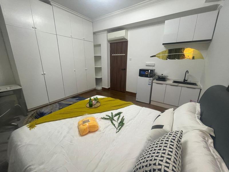 Kew Residencia Town House Room Rental, $1,986, 1 Bed 1 Bath 610 sqft $3.26 psf