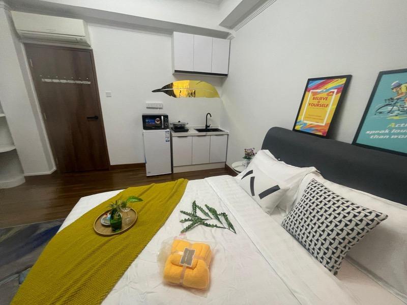 Kew Residencia Town House Room Rental, $1,986, 1 Bed 1 Bath 610 sqft $3.26 psf