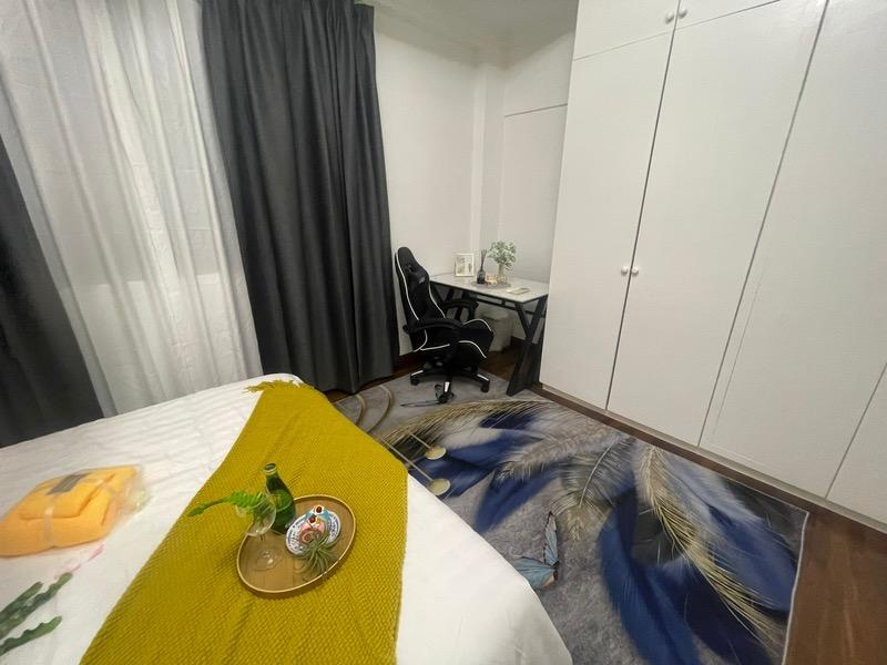 Kew Residencia Town House Room Rental, $1,986, 1 Bed 1 Bath 610 sqft $3.26 psf