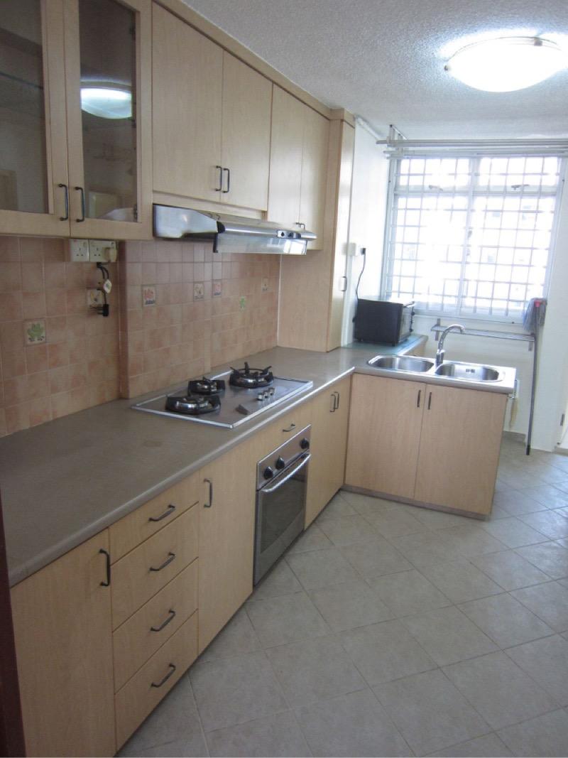 6 Ghim Moh Road HDB Apartment For Rent, $3,600, 2 Bed 2 Bath 645 sqft $5.58 psf