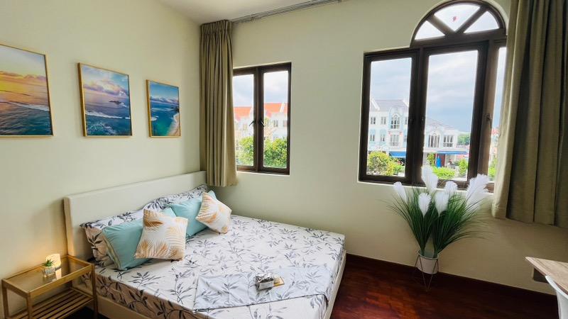D'Manor Condominium Room Rental, $1,900, 1 Bed 1 Bath 400 sqft $4.75 psf