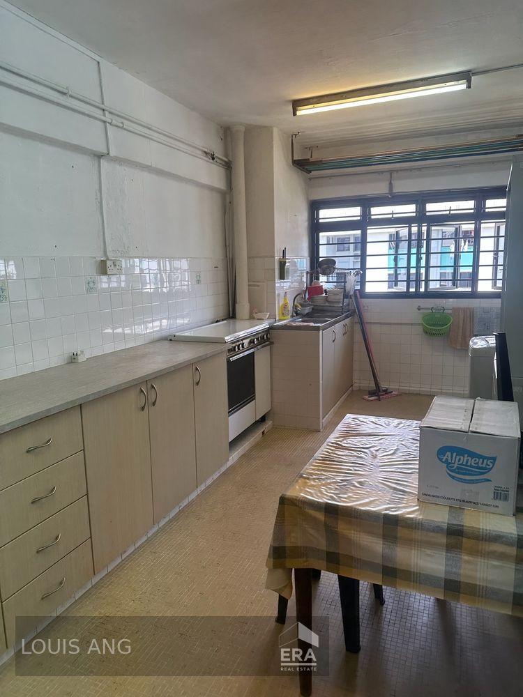 Prop-GPT: HDB - 2 room: D05 Clementi 307 Clementi Avenue 4